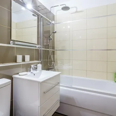 Luxury-central Apartment-victoriei Square-subway Apartament *